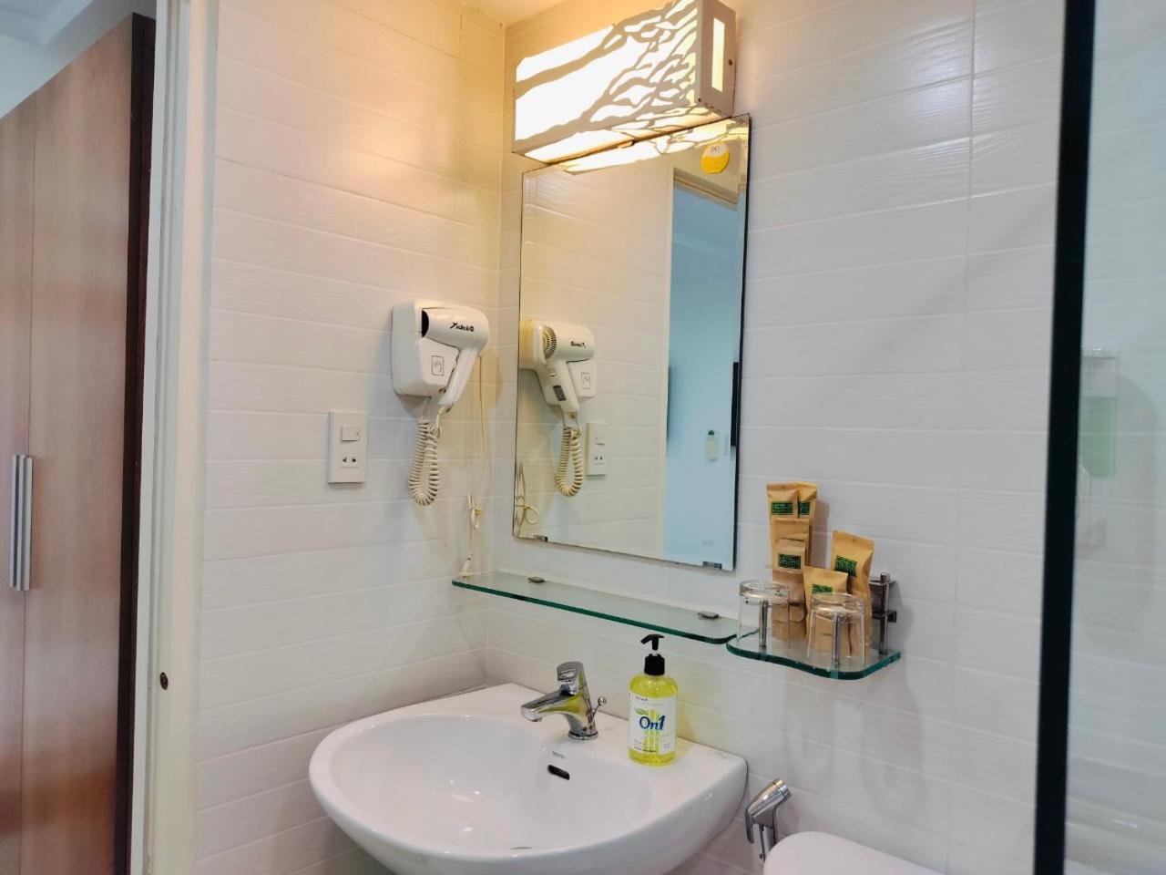 Adventure Hotel Ho Chi Minh City Exterior photo