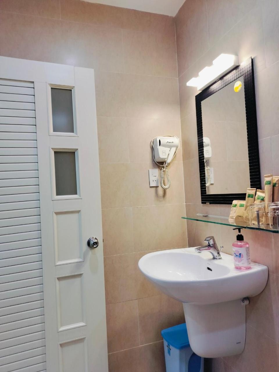 Adventure Hotel Ho Chi Minh City Exterior photo